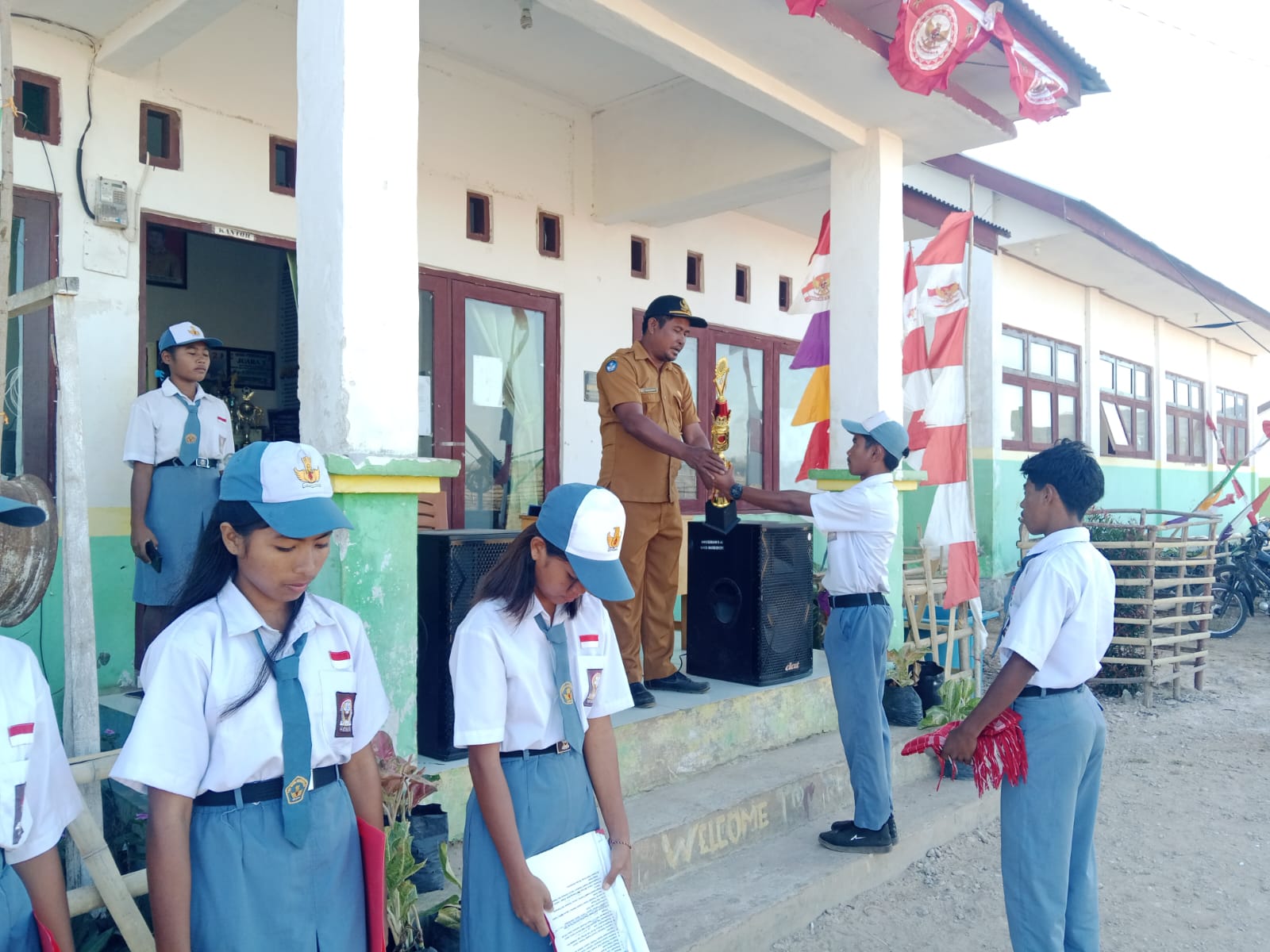 Penuh Kebanggaan, SMAN 1 Restorasi Berikan Apresiasi Kepada Siswa Peraih Juara LPI Sepak Bola